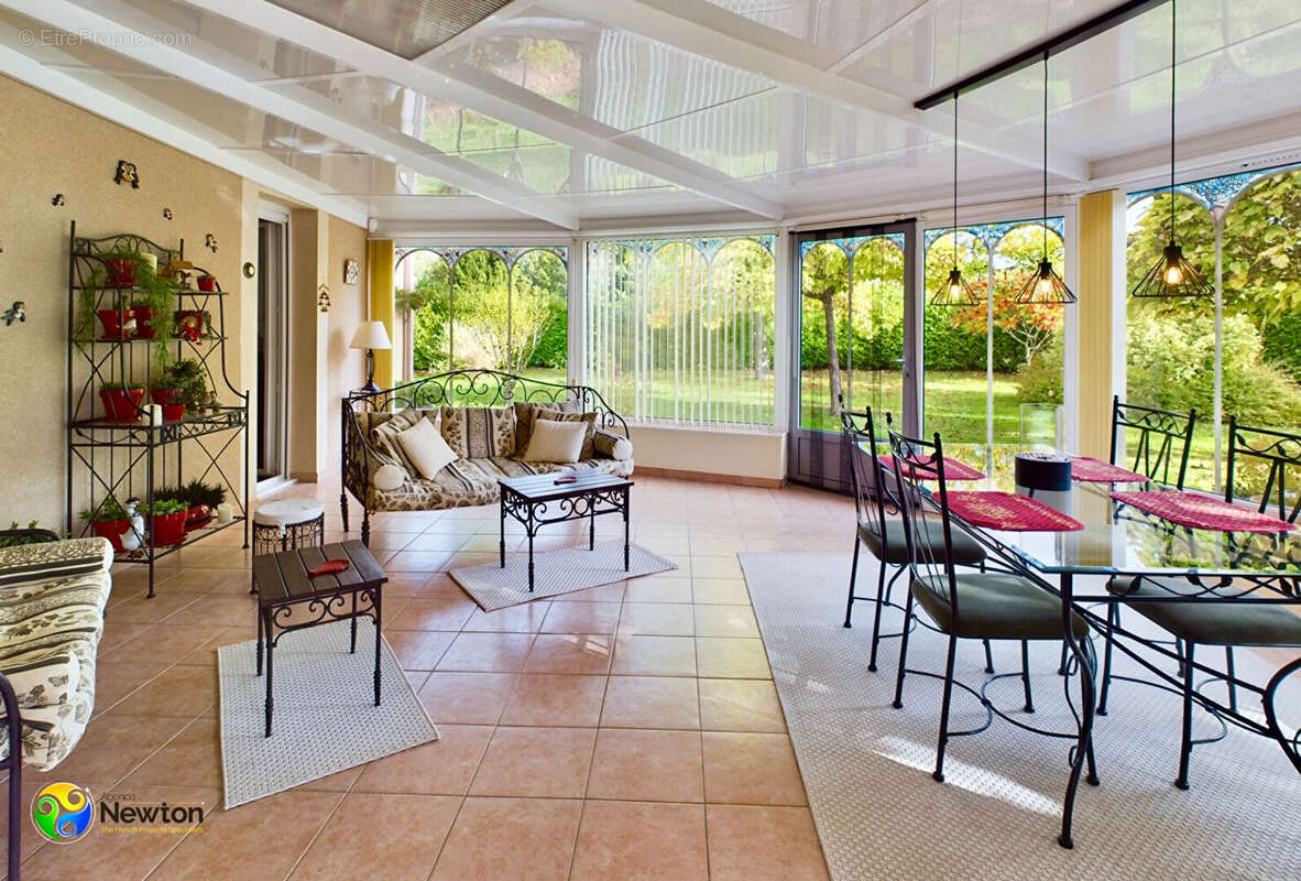 LOT- LUZECH    Superbe propriété, 4 chambres, située dans un grand parc clos avec piscine chauffée. - photo 8