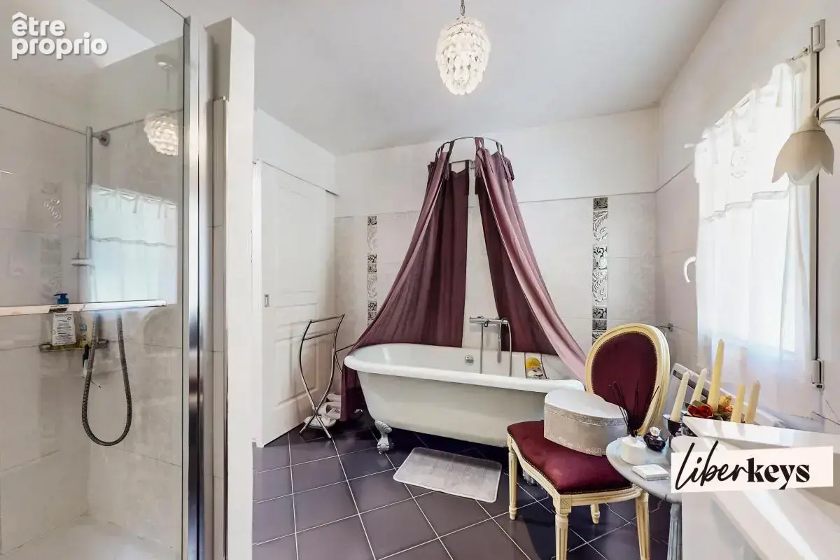 Istres – Propriété avec piscine et parcelle constructible détachable - photo 12
