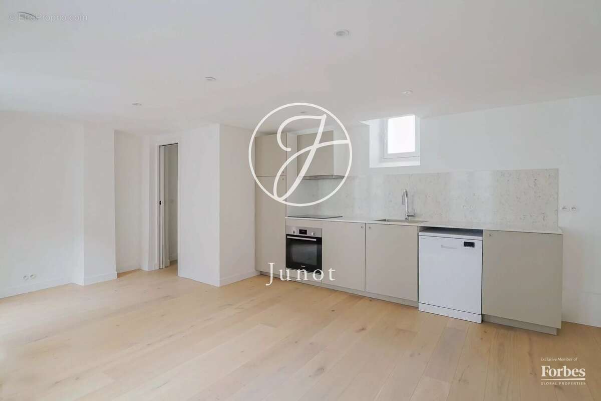 Appartement à PARIS-3E