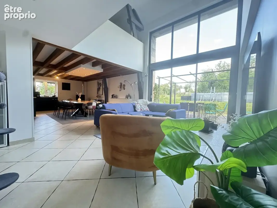 Maison 7 pièces 190 m² à vendre à Durdat-Larequille (03310) - photo 2