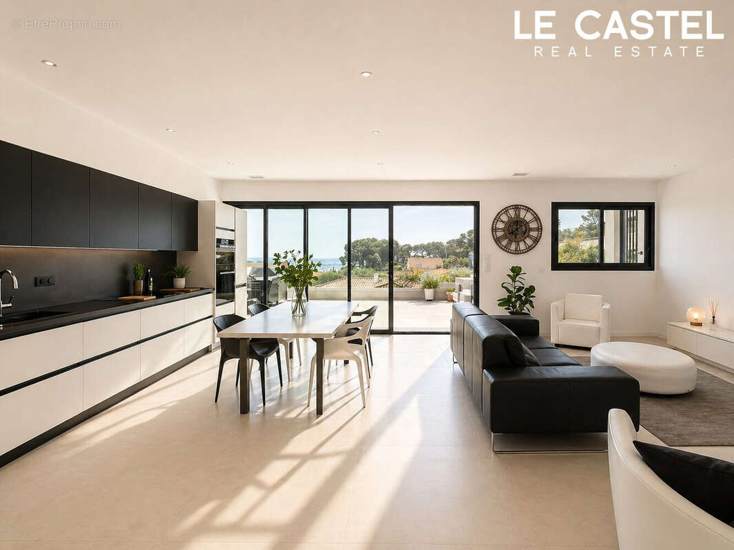 Maison à CEYRESTE