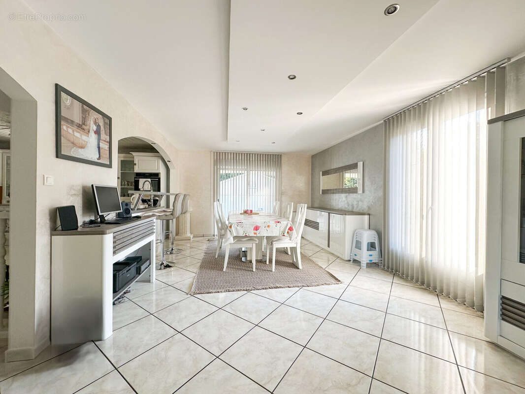 Maison 128 m² à Randan  - photo 6