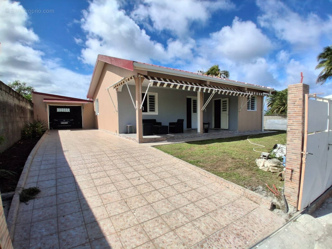 Maison à BASSE-POINTE