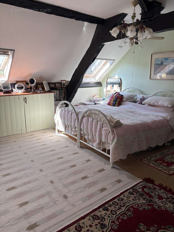 Maison à AMBRIERES-LES-VALLEES