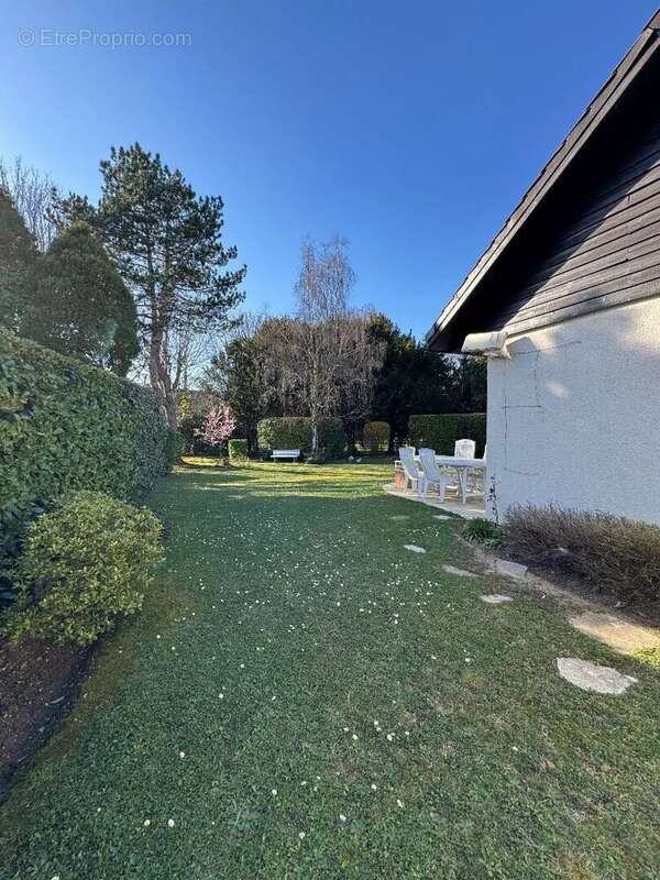 Maison à SAINT-NOM-LA-BRETECHE