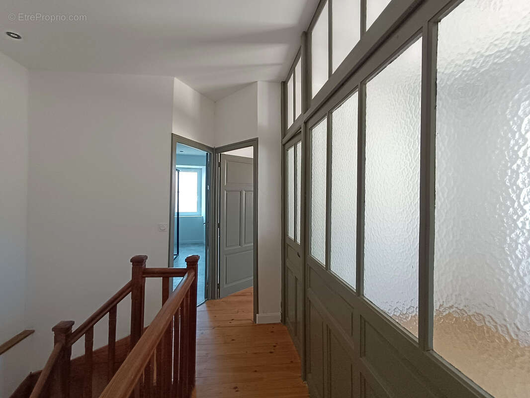 Maison de ville rénovée avec dépendance - photo 5