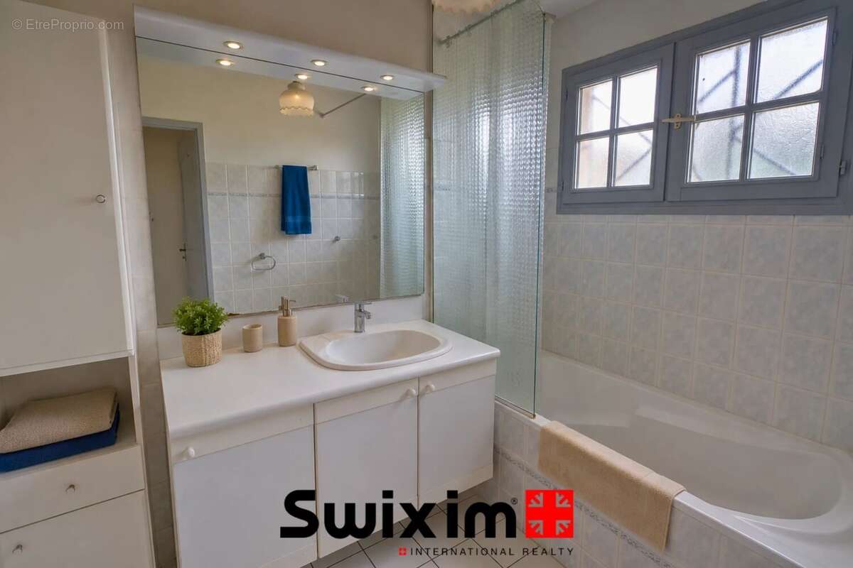 Propriété de 147m² - maison + dépendance - Saint-Estèphe - photo 13