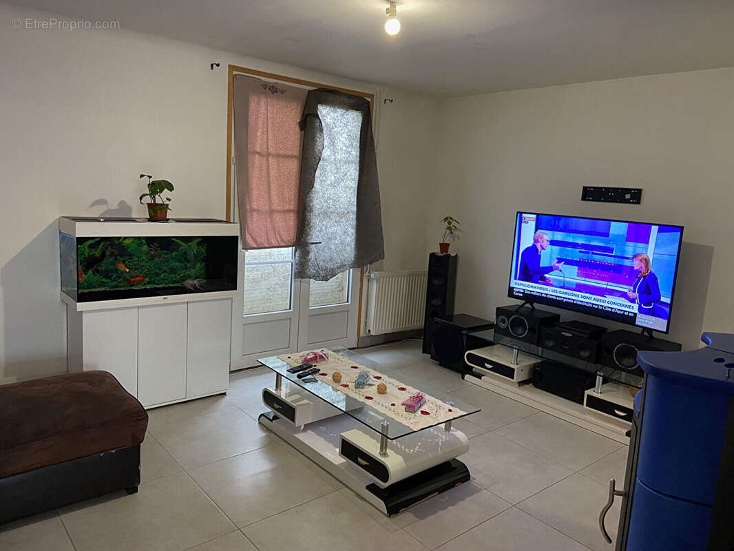 Maison à LES CORVEES-LES-YYS