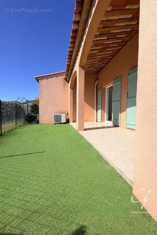 Appartement à ROQUEBRUNE-SUR-ARGENS