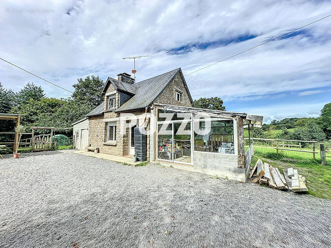 Maison à LE GRAND-CELLAND