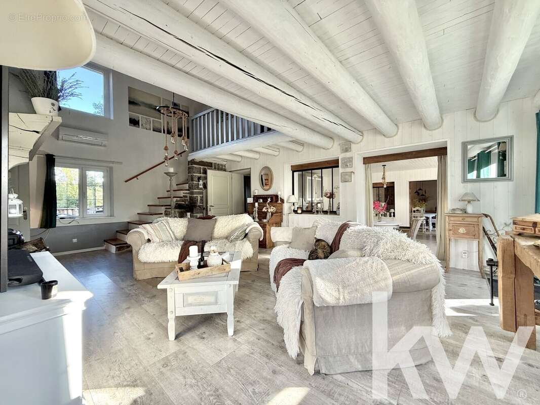 Maison à VERNET-LA-VARENNE