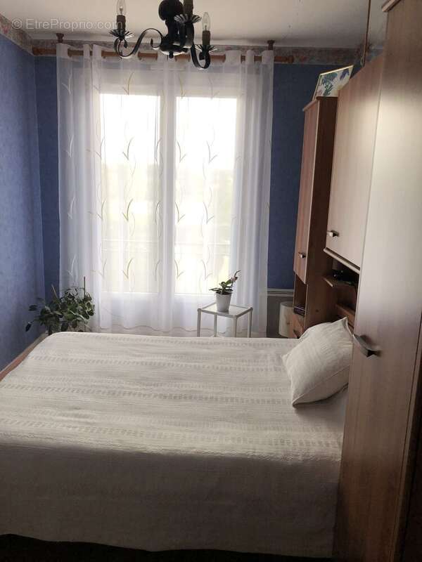 Maison à SAINT-LEONARD-DE-NOBLAT