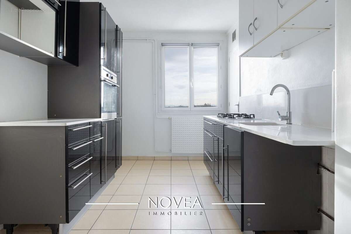 Appartement à MEYZIEU