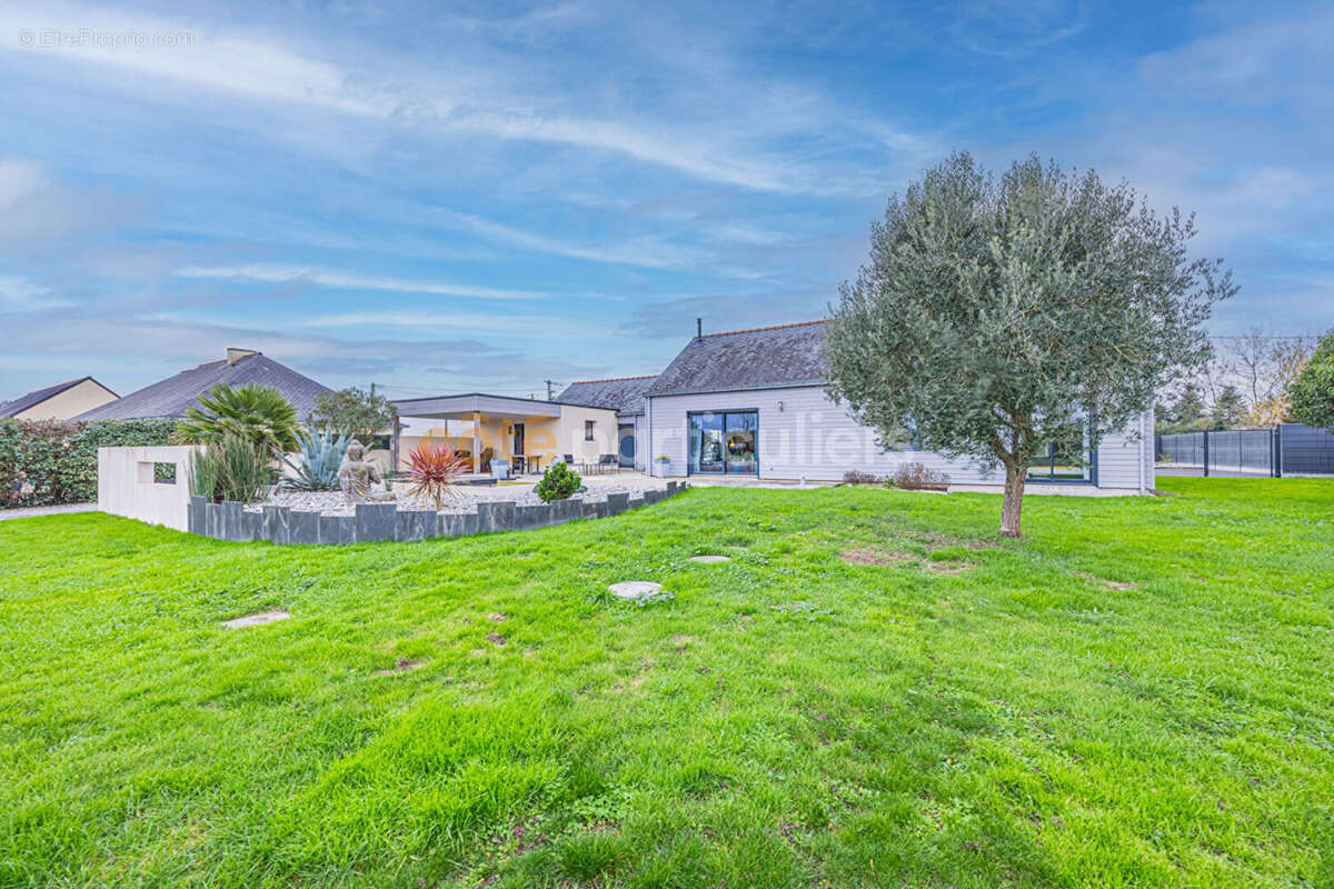 Maison à SAINT-HERBLON