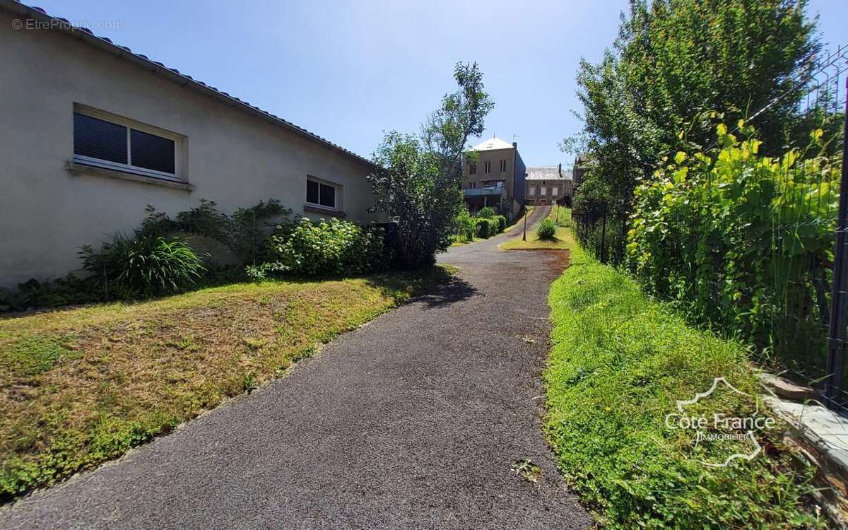 Maison à MONTHERME