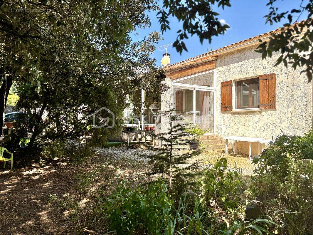 Maison à SAINT-LAURENT-DES-ARBRES