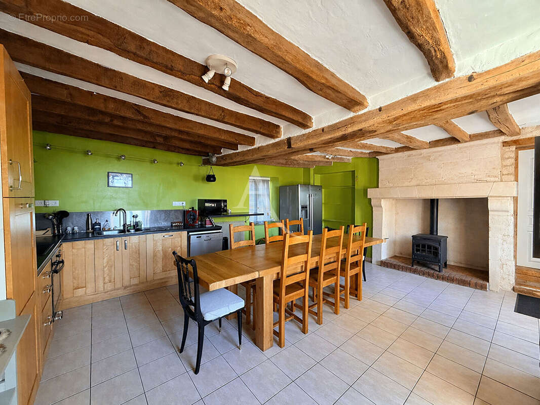 Maison à COURCHAMPS