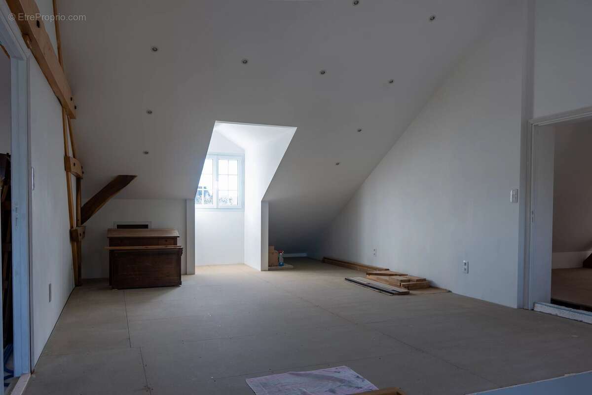 Maison à ESPINASSE-VOZELLE