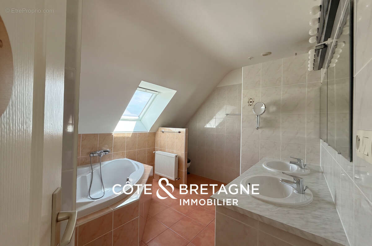 Maison avec piscine et vie de plain-pied   ref 2026114 - photo 15