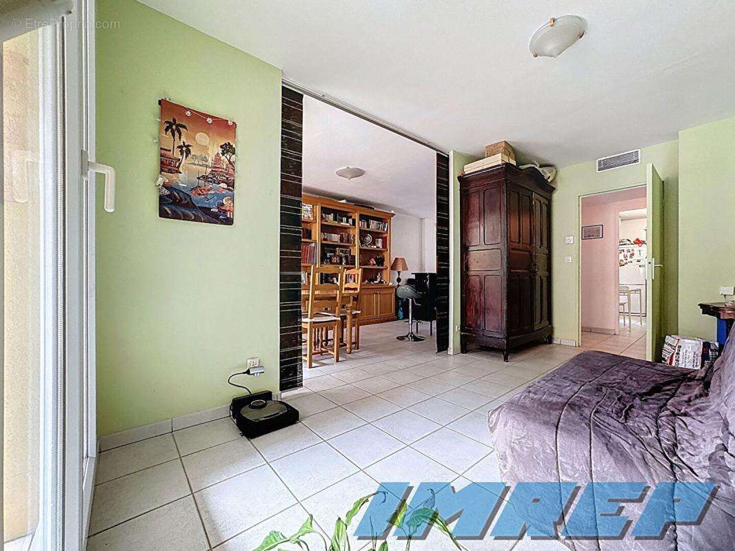 Appartement à MARSEILLE-4E