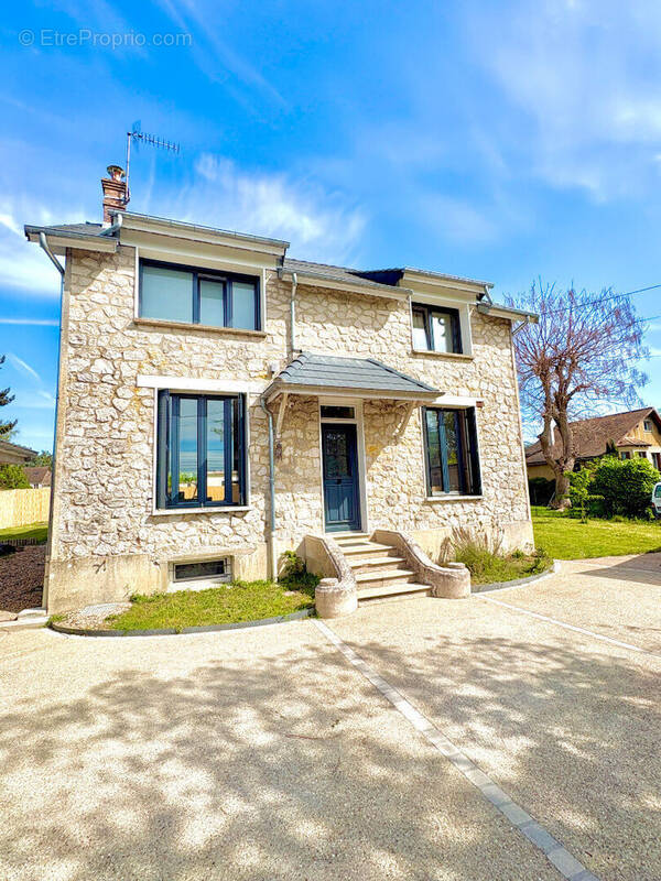 Maison à GREZ-SUR-LOING