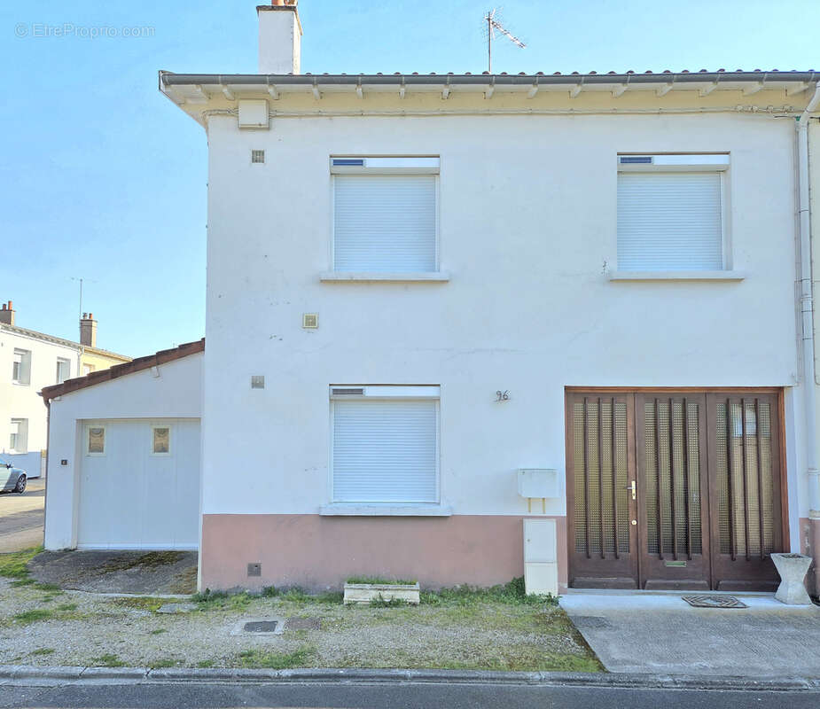 Maison à YZEURE