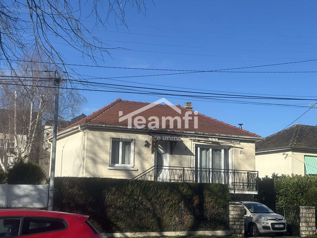 Maison à SAINT-AMAND-MONTROND