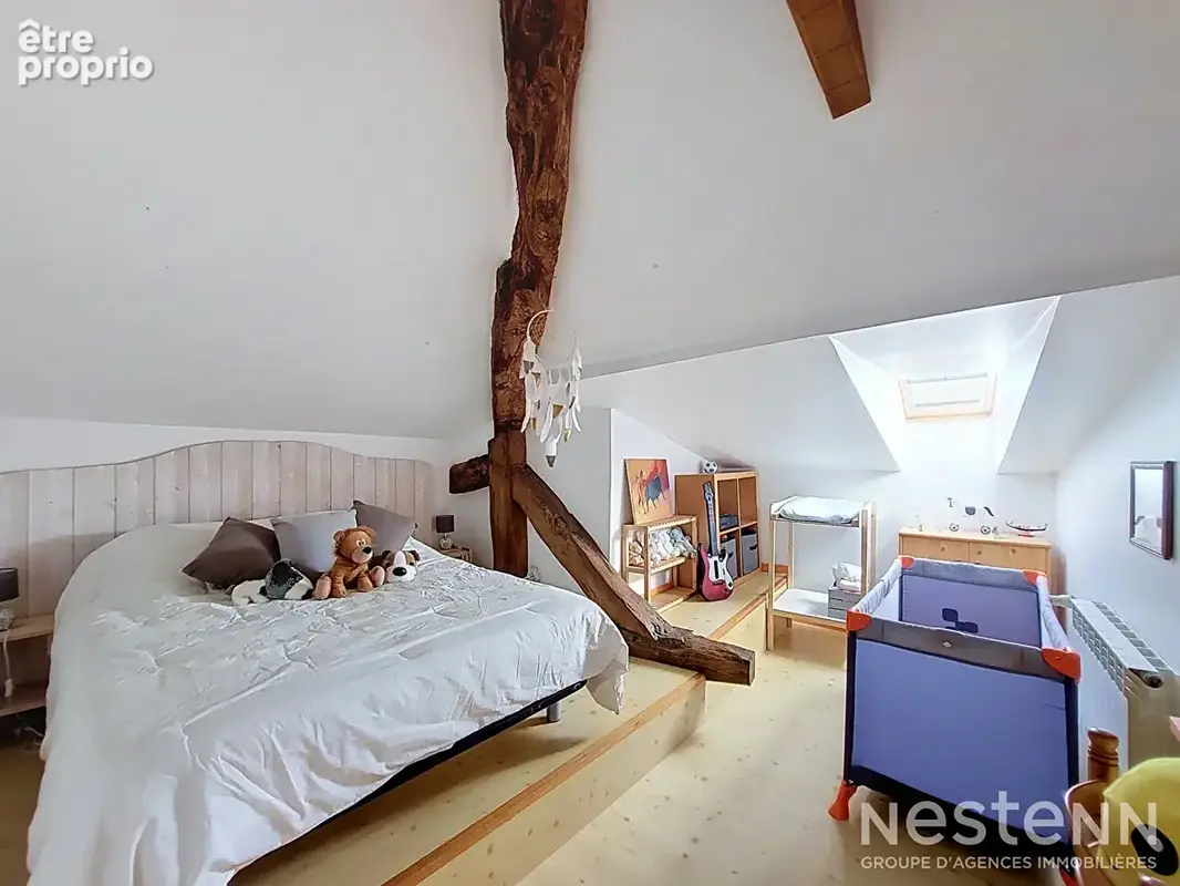 À vendre Maison de village en pierre de 216 m² avec deux appartements, cour, et garages - photo 18