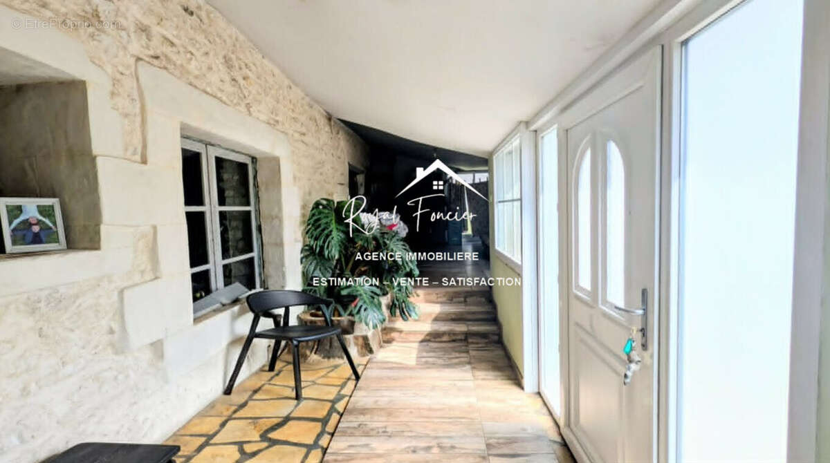 Entrée - Maison à PUSSIGNY