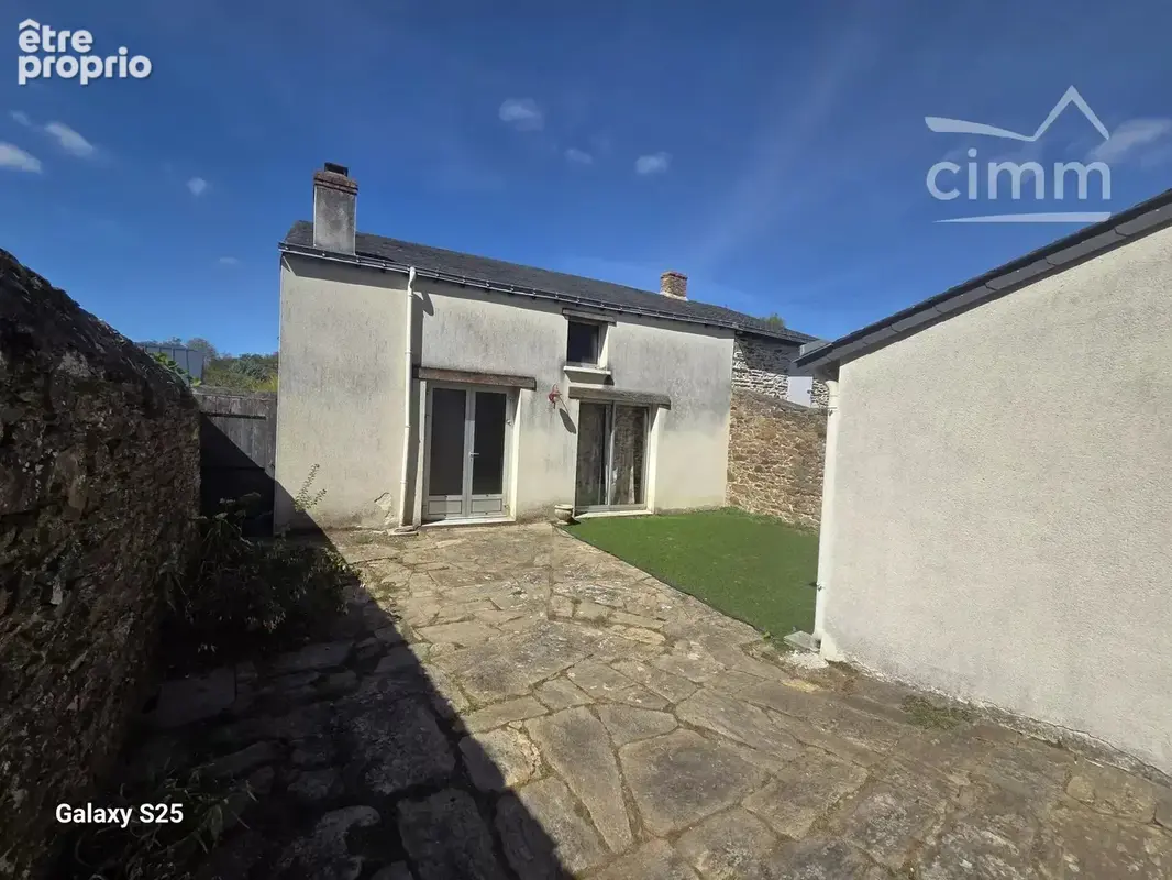 Maison de bourg T3 de 89 m² sur 290m² de terrain clos. - photo 2