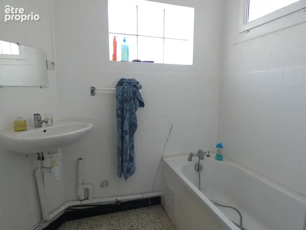Alès , proche centre ville Maison louée avec deux appartements - photo 9