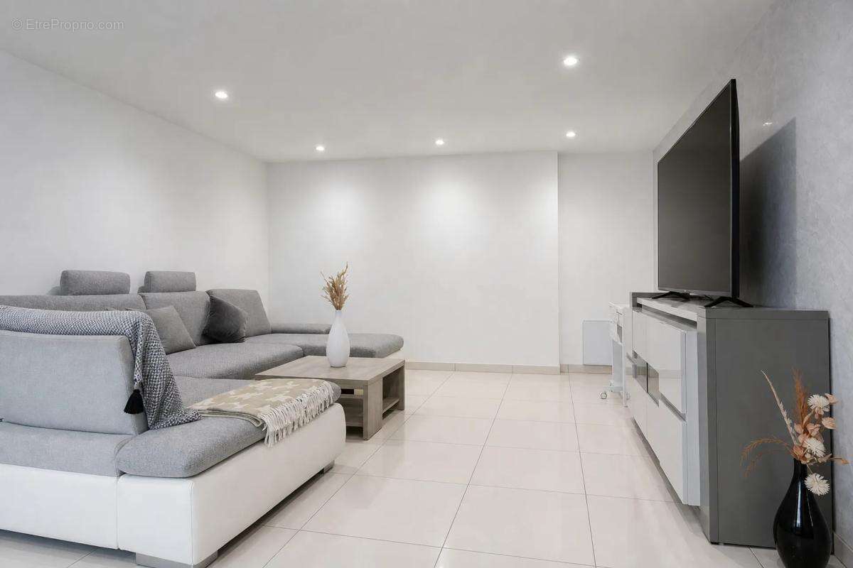 Immeuble rénové avec 3 appartements à Mulhouse - photo 7