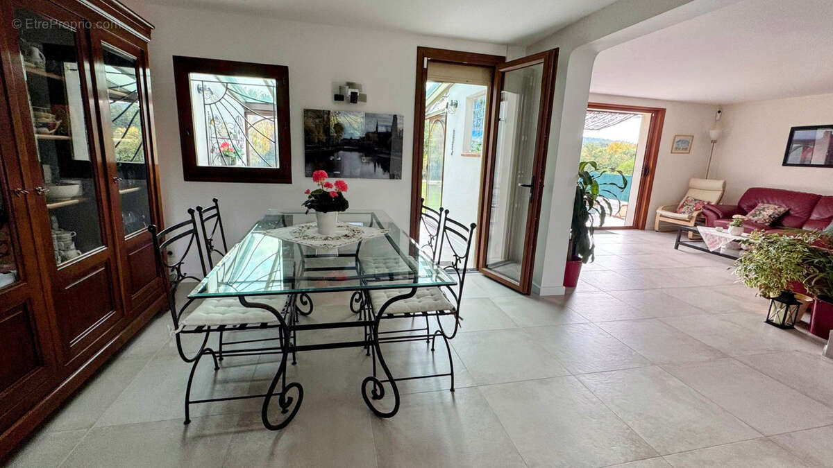 Maison à CHATEAUNEUF-LE-ROUGE