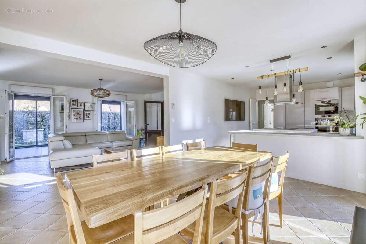 Maison à LES MOLIERES