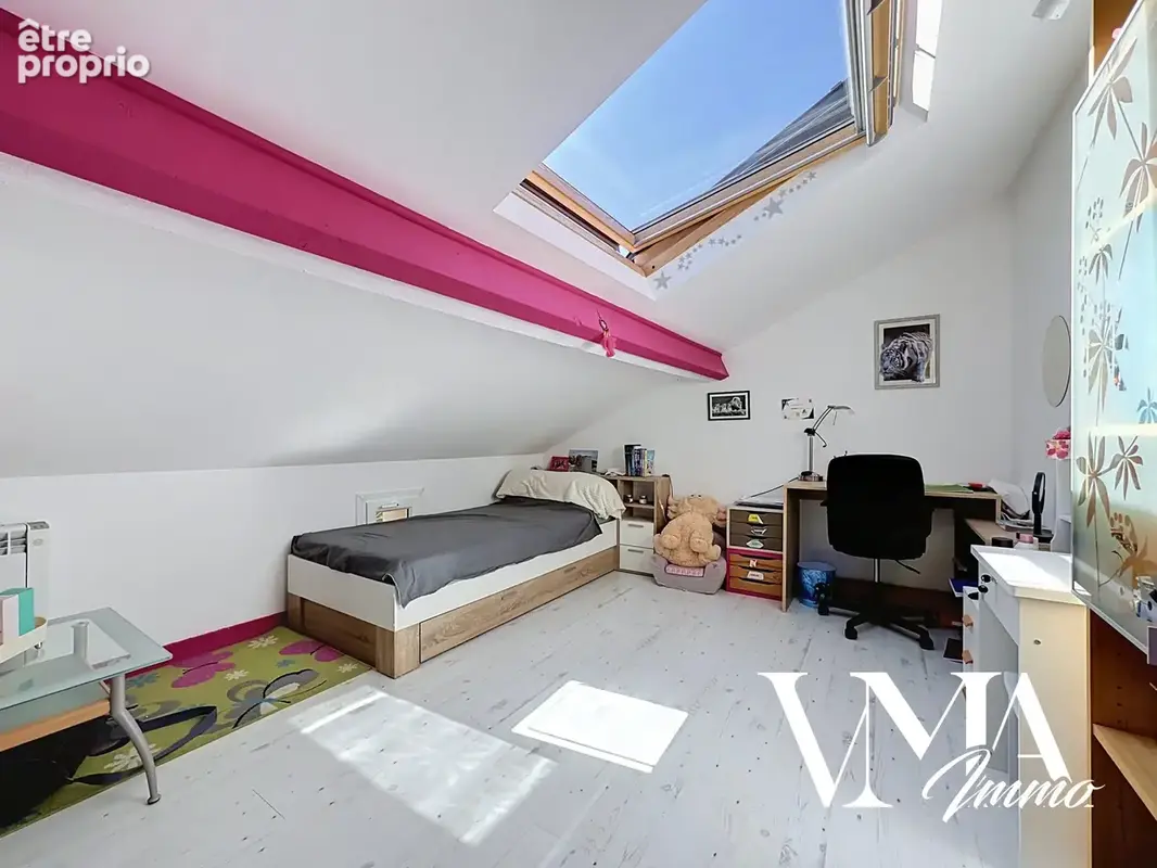 Val d'Oingt / Maison de 120m2 sur une parcelle de terrain de 920m2. - photo 14