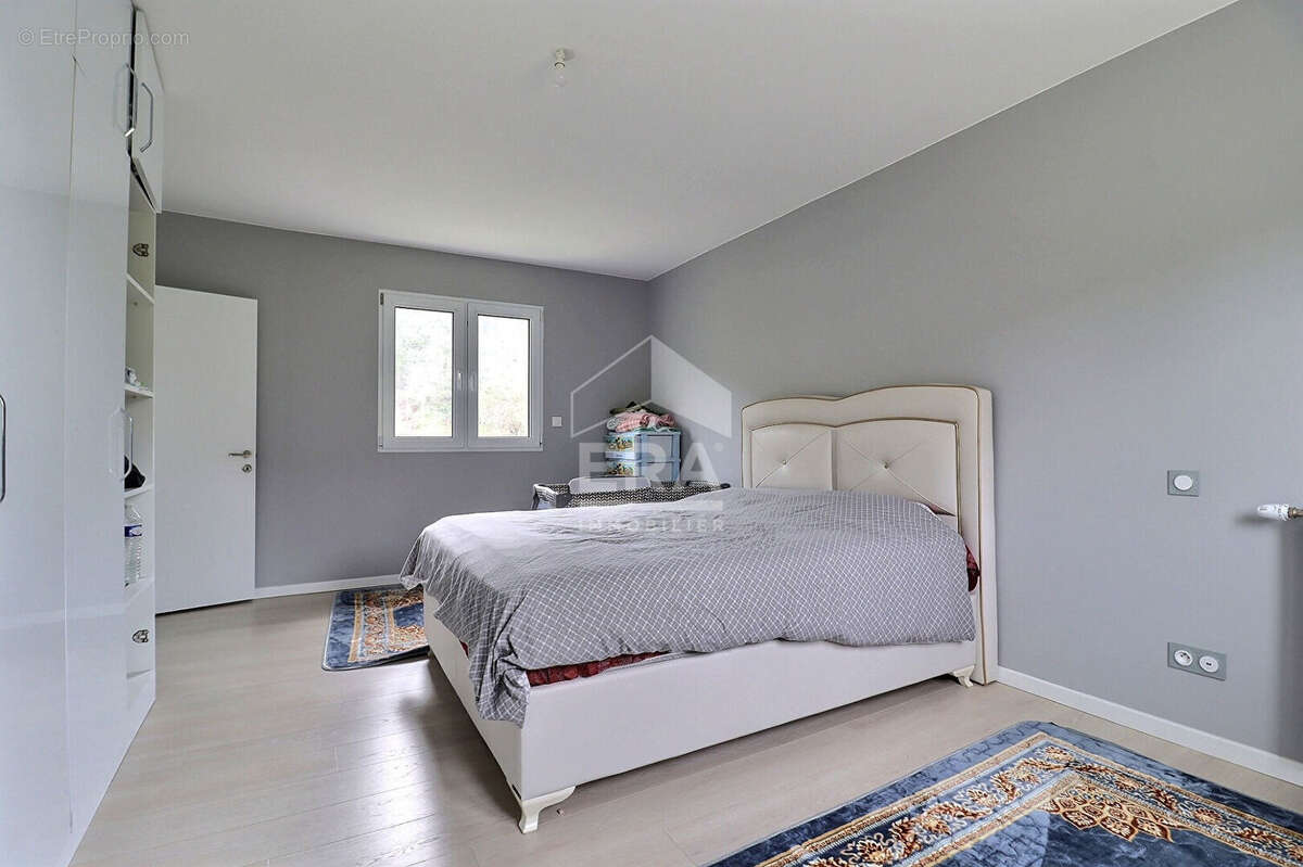 Maison à ORMOY-LA-RIVIERE