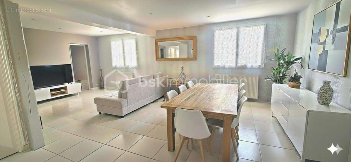 Maison à FONTENAY-TRESIGNY