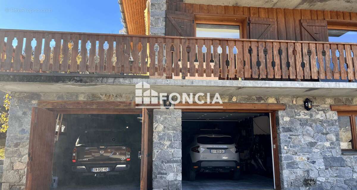 Maison à LES ALLUES