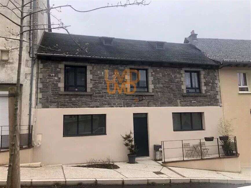 Maison à SALLES-CURAN