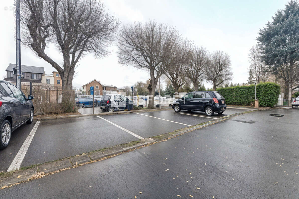Parking à LUZARCHES