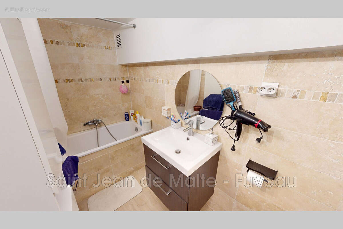 Appartement à SAINT-ZACHARIE