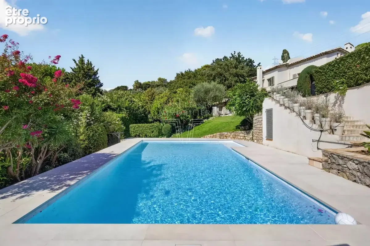 Mougins – Élégante propriété rénovée avec piscine au cœur d’un jardin paysager - photo 25