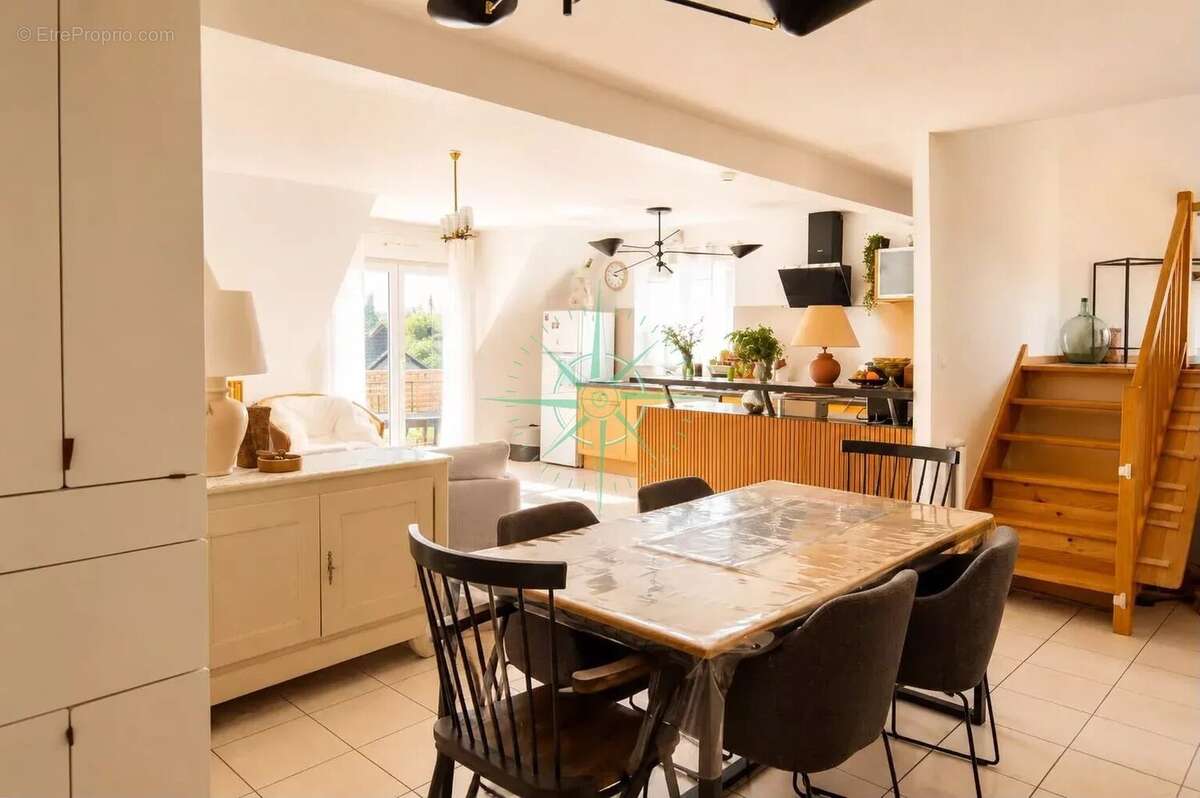 À VENDRE – Superbe duplex lumineux avec terrasse – Dernier étage – Garage + 3 parkings - photo 3