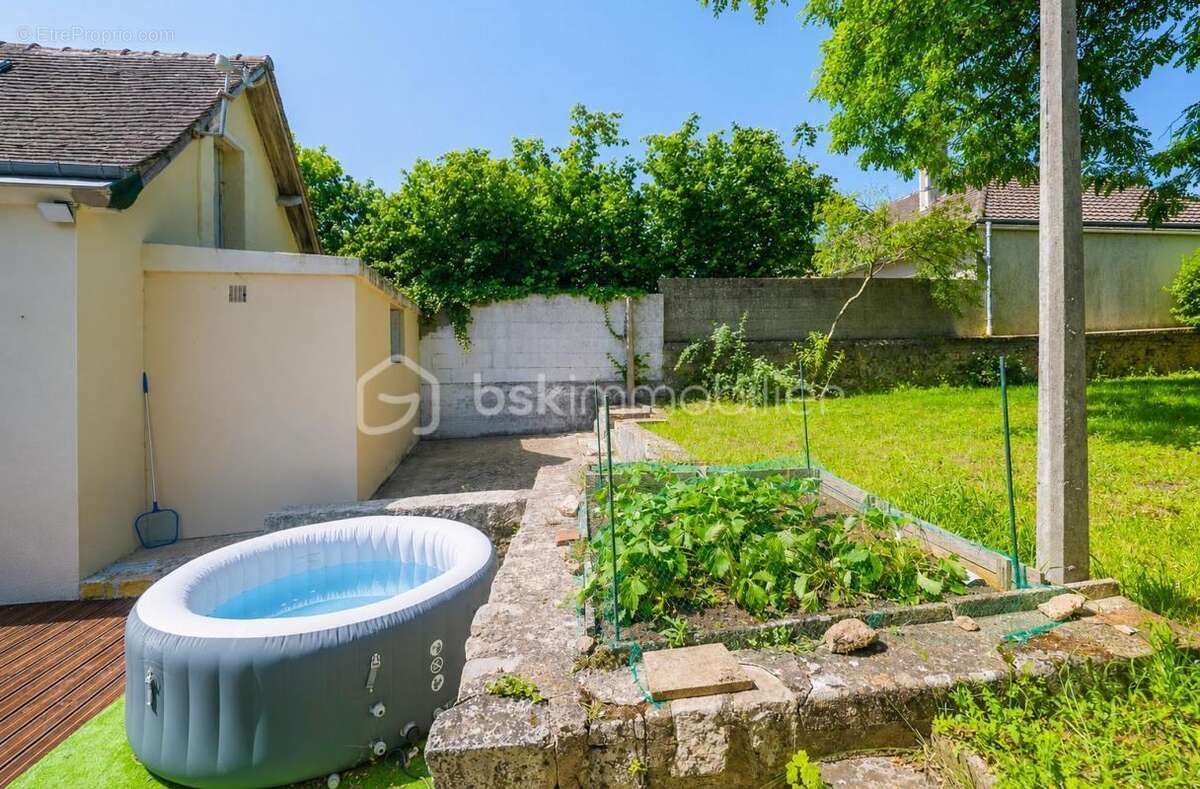 Maison à BONNETABLE