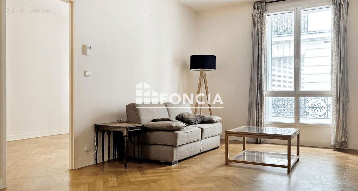 Appartement à PARIS-17E