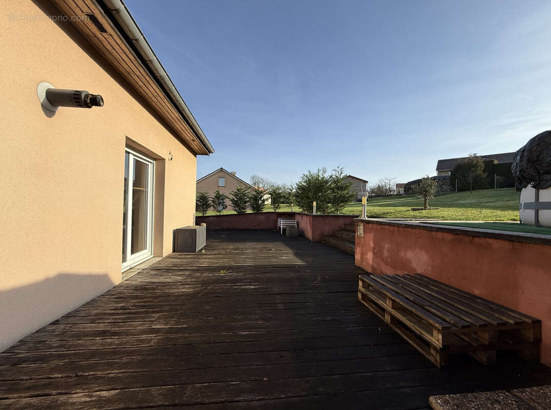 Maison à DOMBROT-LE-SEC