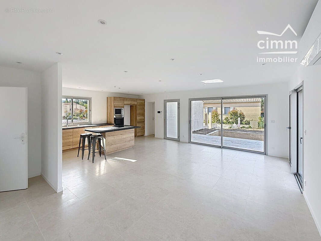 Maison 92 m² à Mazan  - photo 2