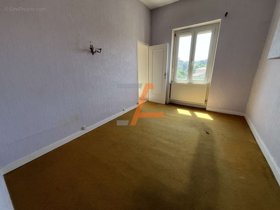 Maison avec extérieur à rénover entièrement - photo 11
