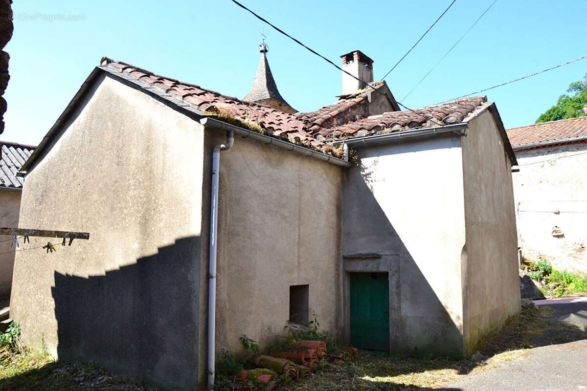 Courniou dans hameau Maison  ancienne avec joli jardin - photo 8