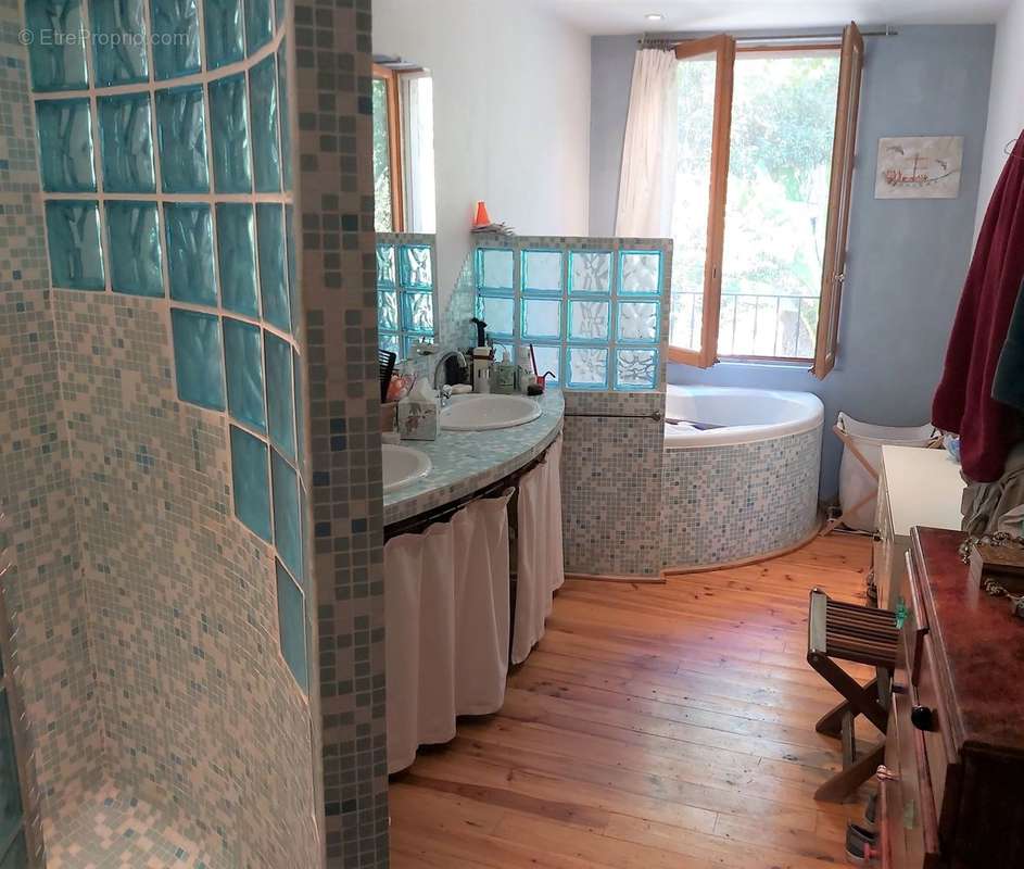 Maison à vendre à GOULT avec une terrasse et un jardin - photo 9